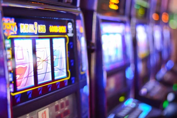 ratu303 alternatif live dealer casino and sportsbook interface